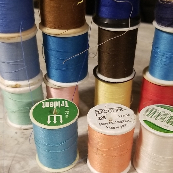 Assorted Sewing Thread Spools - Picture 3 of 10